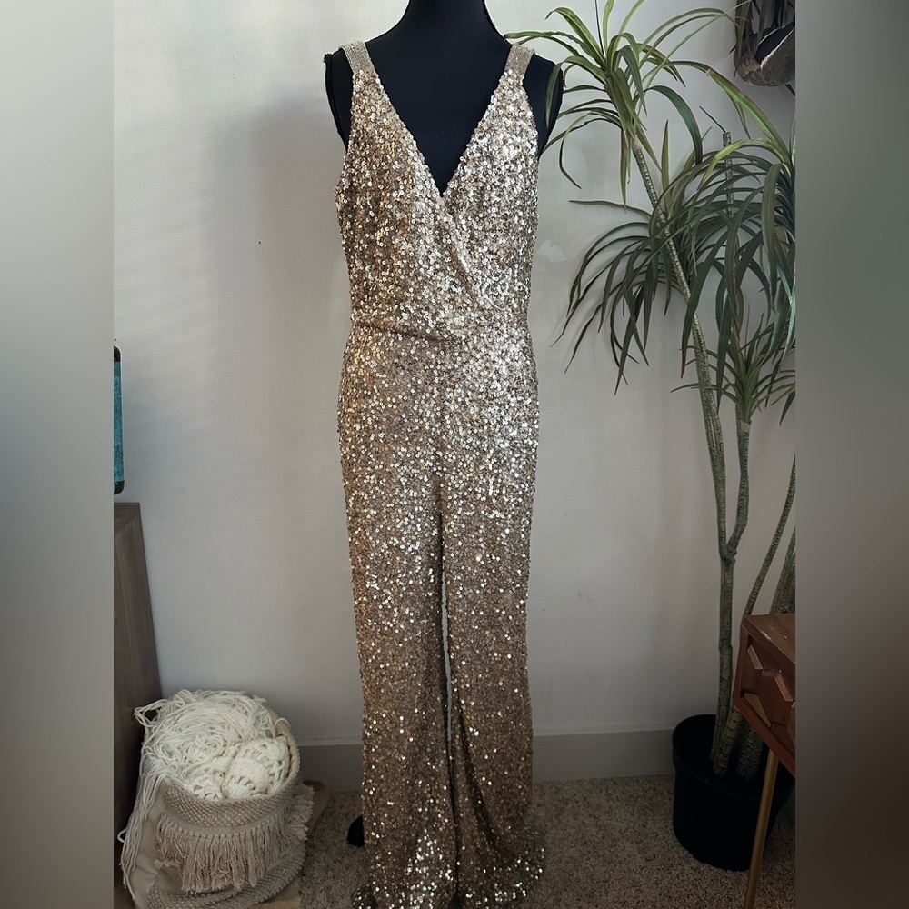 Parker Black Sequin Gold Jumpsuit size 4 backless vneck beaded evening wear